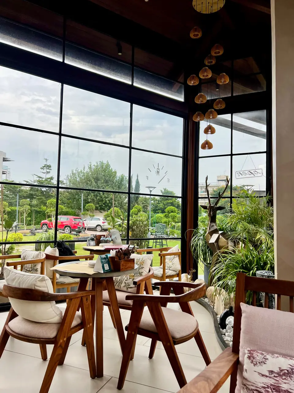 Flora café surrounded by greenery
