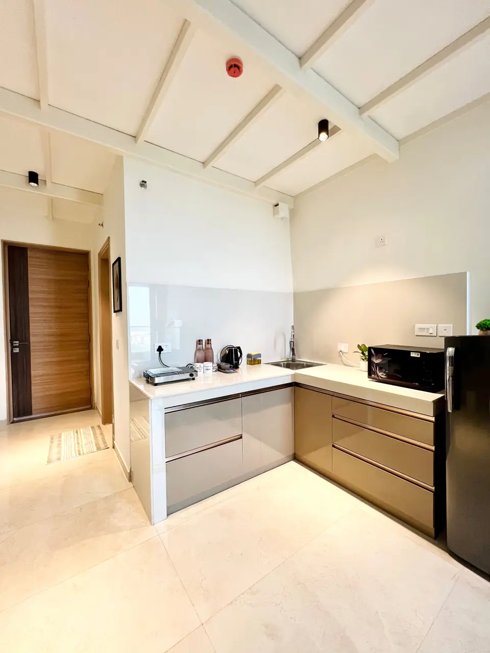 Kitchenette with fridge and microwave
