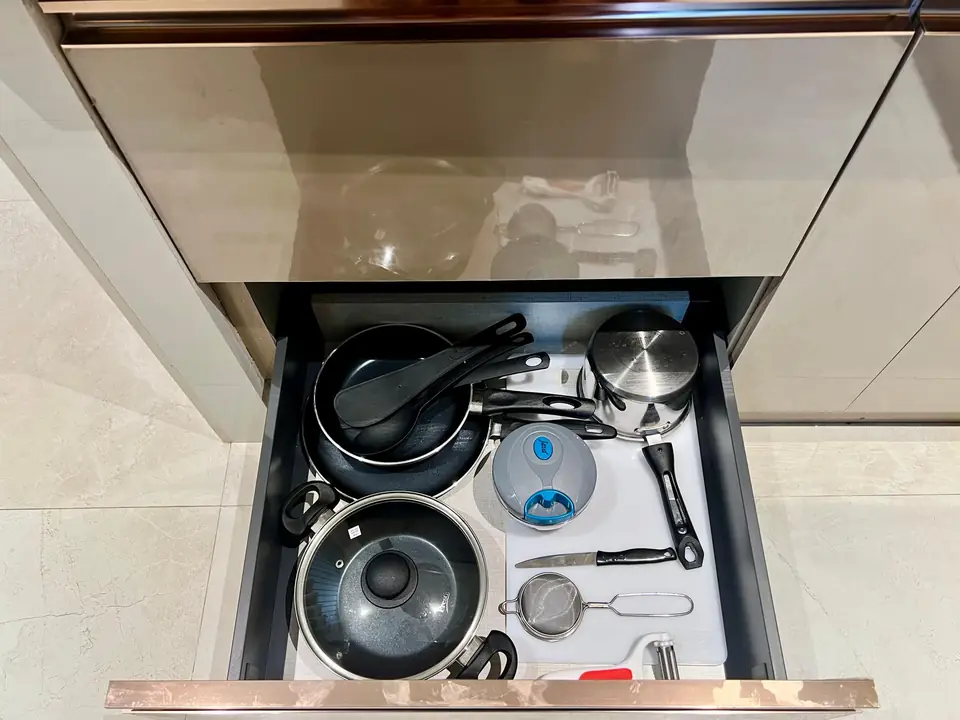 Cookware drawer